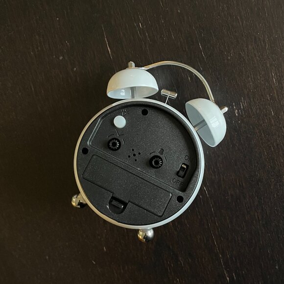 analog white alarm clock - Picture 3 of 4